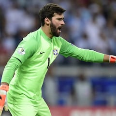 Alisson se pierde primera práctica de Brasil