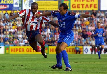 Jugó con el Atlético de Madrid desde 1997 al 2001.