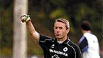 Raynald Denoueix / Real Sociedad / Cinco temporadas en el Nantes / 54 años / Primera experiencia fuera de su país / Francés / Contrato hasta 2004