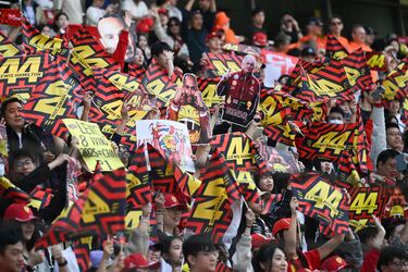 Aficionados de Ferrari en las gradas del Circuito Internacional de Shanghái.