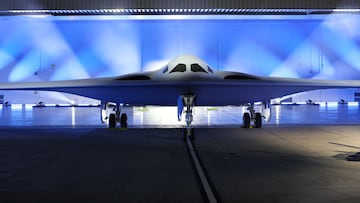 Northrop Grumman unveils the B-21 Raider, a new high-tech stealth bomber developed for the U.S. Air Force, during an event in Palmdale, California, U.S., December 2, 2022.  REUTERS/David Swanson