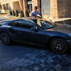 Cristiano Ronaldo vendió un Porsche a mitad de precio a cambio del teléfono de una Pussycat Doll