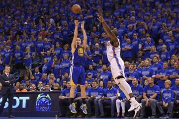 Sexto partido de las finales de la Conferencia Oeste. Tambi¨¦n en los playoffs 2016, pero a la inversa. En esta ocasi¨®n, fueron los Warriors los que remontaron un 3-1. Fueron avasallados por los Thunder en el tercer y cuarto partido, ganaron...