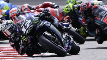 Maverick Viñales liderando en Sepang