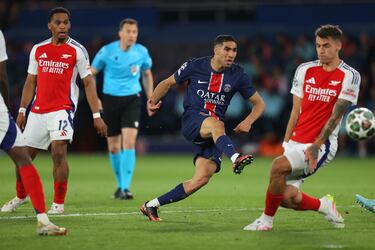 2-0. Gran disparo de Achraf Hakimi que ajusta el balón a la base del poste para superar a David Raya.