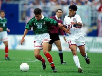 Con el fin de popularizar el fútbol en los Estados Unidos, como parte de una estrategia de cara al Mundial de 1994, la US Soccer decidió crear desde 1992 hasta el 2000 una copa anual que disputaría el equipo de ‘Las Barras y las Estrellas’ junto a otros tres invitados. México y los propios locales fueron los máximos ganadores de esta Copa, ambos con tres títulos. Se celebró de manera anual, con excepción de los años en que se festejaron los Mundiales de 1994 y 1998.