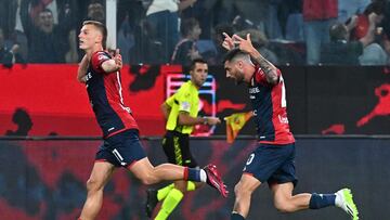 Genoa (Italy), 27/10/2023.- Genoa's Albert Gudmundsson jubilates after scoring during the Italian Serie A soccer match Genoa CFC vs Us Salernitana at Luigi Ferraris stadium in Genoa, Italy, 27 October 2023. (Italia, Génova) EFE/EPA/LUCA ZENNARO