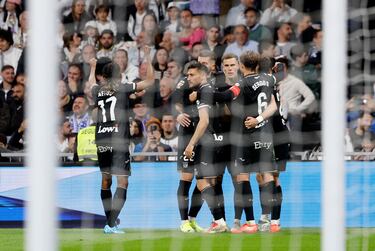 Diego García celebra el tanto del empate con sus compañeros.