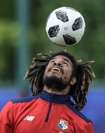 No todo es táctica ni trabajo a muerte, Román también sabe que el fútbol es alegría y relajación. 