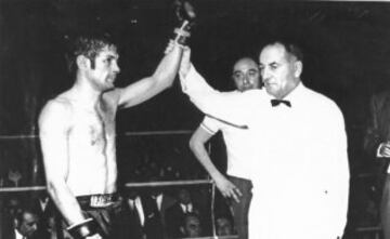 El 18 de octubre de 1968 en Valencia, Pedro Carrasco retiene su corona al vencer al fines Olli Maeki por puntos en quince asaltos.