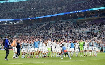 La Albiceleste celebra la victoria y la clasificación para la final del Mundial.