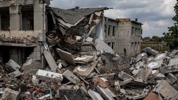 MYKOLAIV, UKRAINE - 2022/08/18: A Ukrainian soldier seen at the school destroyed by a Russian airstrike in Mykolaiv Oblast. Ukrainian forces have launched a counter-offensive in southern regions of the country, including in the Mykolaiv area close to the Black Sea. Russian forces responded with heavy shelling of  villages surrounding Mykolaiv city, causing significant damage and casualties. (Photo by Alex Chan Tsz Yuk/SOPA Images/LightRocket via Getty Images)