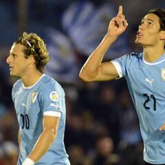 Forlán ataca a Alves: "No pinta nada ahí, me parece mal"