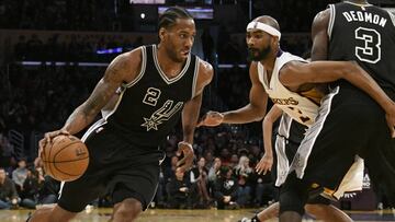 Kawhi Leonard, alero de los San Antonio Spurs, durante un partido contra Los Angeles Lakers de febrero de 2017.
