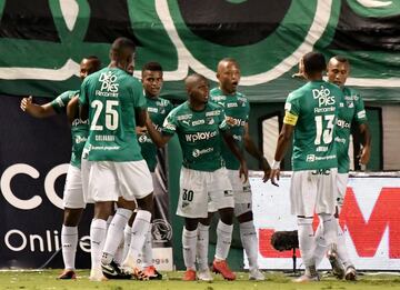 Deportivo Cali y Millonarios protagonizaron el regreso de la Liga Betplay tras el parón por la pandemia de COVID-19. El encuentro terminó en empate 1-1 y en la primera parte tuvo que ser suspendido por una Tormenta Eléctrica.