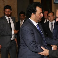 El alcalde elude la polémica e insiste en verse con Al Thani