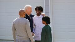 U.S. President Joe Biden meets with Eric Fitts and his sons Christian and Carter during a campaign stop at a private home in Raleigh, North Carolina, U.S., January 18, 2024. REUTERS/Nathan Howard