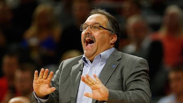 AUBURN HILLS, MI - APRIL 24: Head coach Stan Van Gundy of the Detroit Pistons yells from the bench while playing the Cleveland Cavaliers in game four of the NBA Eastern Conference quarterfinals during the 2016 NBA Playoffs at the Palace of Auburn Hills on April 24, 2016 in Auburn Hills, Michigan. Cleveland won the game 100-98 to win the series. NOTE TO USER: User expressly acknowledges and agrees that, by downloading and or using this photograph, User is consenting to the terms and conditions of the Getty Images License Agreement.   Gregory Shamus/Getty Images/AFP
 == FOR NEWSPAPERS, INTERNET, TELCOS &amp; TELEVISION USE ONLY ==