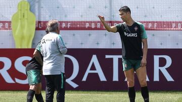 PN. Kratovo (Russian Federation), 18/06/2018.- Portugal´s national team player Cristiano Ronaldo (R) attends a training session at the Kratovo training camp, which will be the Team Base Camp during the FIFA World Cup 2018 in Russia, Ramensky, Moscow