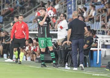 Dani Fernández debutó como titular en el lateral derecho y completó los 90 minutos.