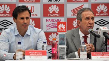 Gerardo Pelusso y Pablo Peirano en la presentación como nuevo cuerpo técnico de Santa Fe en 2015