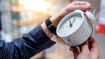 Este fin de semana cambia el horario en Estados Unidos por segunda vez en el año. Te explicamos a qué hora debes cambiar la hora.