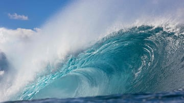 A big swell at Pipeline on the North Shore of Oahu, Hawaii, on December 30, 2022. (Photo by Brian Bielmann / AFP) / -- IMAGE RESTRICTED TO EDITORIAL USE - STRICTLY NO COMMERCIAL USE --