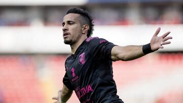 Sanvezzo, el amo de los tiros libres este torneo