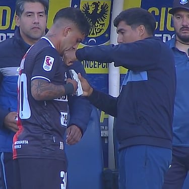 La escena más curiosa del fútbol chileno: se rajó una camiseta y la solución sorprendió a todos