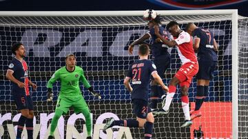 Francia se plantea la vuelta del público a los estadios en "tres o
cuatro semanas"