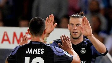 Football Soccer - Spanish Liga Santander - Real Sociedad v Real Madrid - Anoeta, San Sebastian, Spain 21/08/16. Real Madrid&#039;s Gareth Bale (R) and James Rodriguez celebrate a goal. REUTERS/Vincent West 