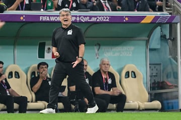 Gerardo Martino durante un partido del Tri en Qatar.