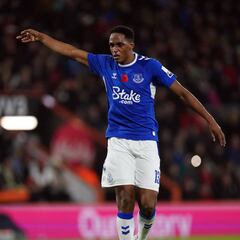 Yerry Mina vuelve a jugar con Everton luego de 3 meses