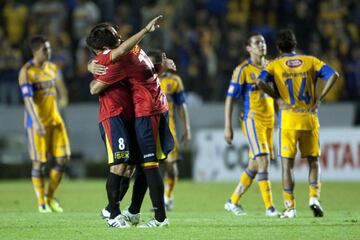 Los Tigres se presentaron con un equipo alternativo para enfrentar a Unión Española de Chile por el pase a la fase de grupos de la edición 2012 de la Copa Libertadores. En el duelo de ida, los chilenos sacaron ventaja de un gol y en la vuelta disputada en el Estadio Universitario, pese a que Alan Pulido marcó dos goles, los chilenos hicieron otros dos, con Emmanuel Herrera y Jaime Sebastián, para ganar 3-2 en el marcador global.