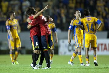 Los Tigres se presentaron con un equipo alternativo para enfrentar a Unión Española de Chile por el pase a la fase de grupos de la edición 2012 de la Copa Libertadores. En el duelo de ida, los chilenos sacaron ventaja de un gol y en la vuelta disputada en el Estadio Universitario, pese a que Alan Pulido marcó dos goles, los chilenos hicieron otros dos, con Emmanuel Herrera y Jaime Sebastián, para ganar 3-2 en el marcador global.
