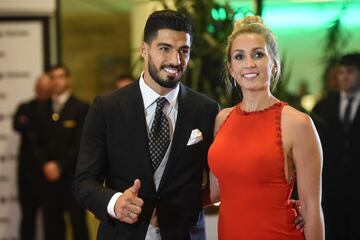 Luis Suárez y su esposa Sofia Balbi 