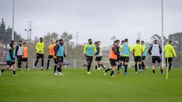 19-10-24. LA PLANTILLA DEL SPORTING EN EL ENTRENAMIENTO EN MAREO.