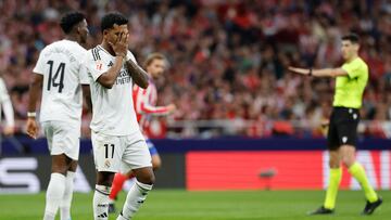 Rodrygo se lamenta de una ocasión fallada en el derbi ante el Atlético de Madrid.
