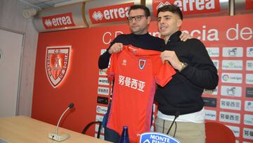22/01/20 NUMANCIA Presentacion de Alvaro Aguado con el director deportivo Cesar Palacios