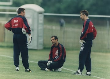 Debutó con la Selección absoluta en marzo de 1994 ante Croacia en un partido amistoso en Valencia, sería su único partido como internacional. Ese mismo año fue convocado por Javier Clemente para el Mundial de 1994 como tercer portero pero no llegó a jugar