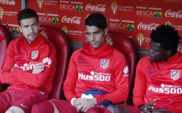 Gabi, Augusto y Thomas en el banquillo. 