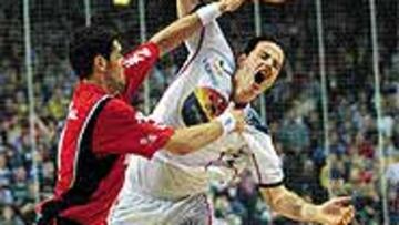 <b>IMPARABLE.</B> Cuando Romero está en racha sólo se le frena en falta.