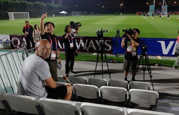 El exjugador de la selección Andrés Iniesta visita el entrenamiento de la selección española. 