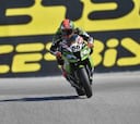 Tom Sykes gana una carrera interrumpida en dos ocasiones