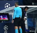 La Champions 'manda' más veces al árbitro a revisar las jugadas al monitor que en LaLiga