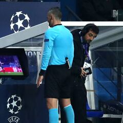 La Champions 'manda' más veces al árbitro a revisar las jugadas al monitor que en LaLiga