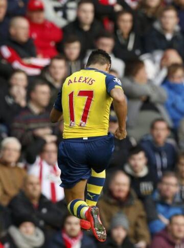 Sánchez celebra uno de sus goles ante el Sunderland.