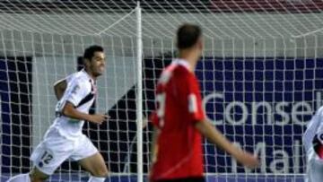 <b>DEBUT DE GLORIA. </b>Miku celebra el gol que acaba de anotar al regatear a Rubén y batir a Ustari con la pierna izquierda.
