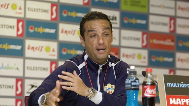 Reencuentros y futuro cruzado en la visita del Almería a Huesca