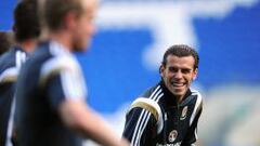 Bale estrena hoy en casa su galardón de mejor galés del año